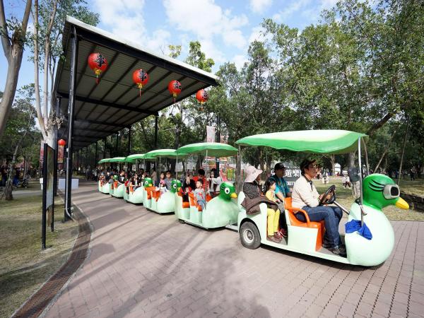 台南《頑皮世界》野生動物園 -台南《頑皮世界》野生動物園遊園車